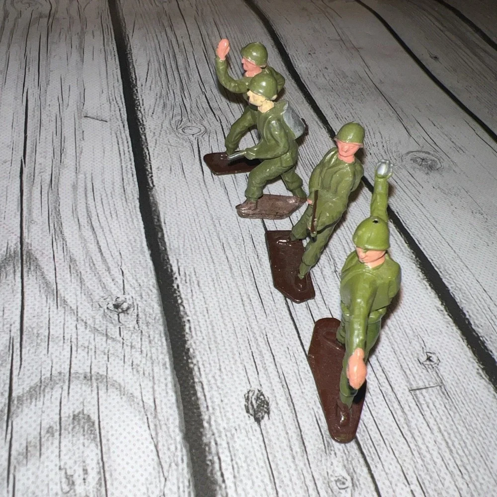 Lot Of 4 Vintage Britons made in Eng. Lead Army Figures